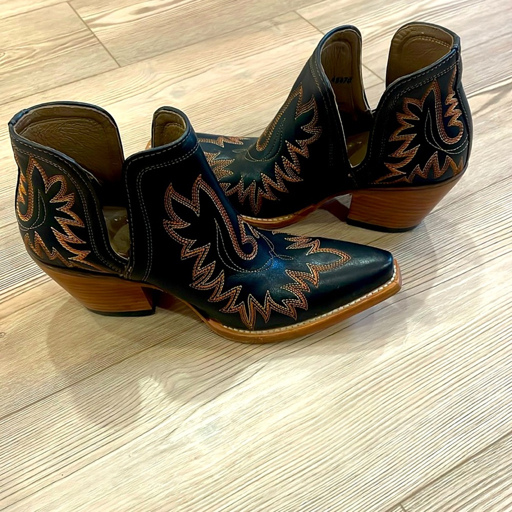 Ariat